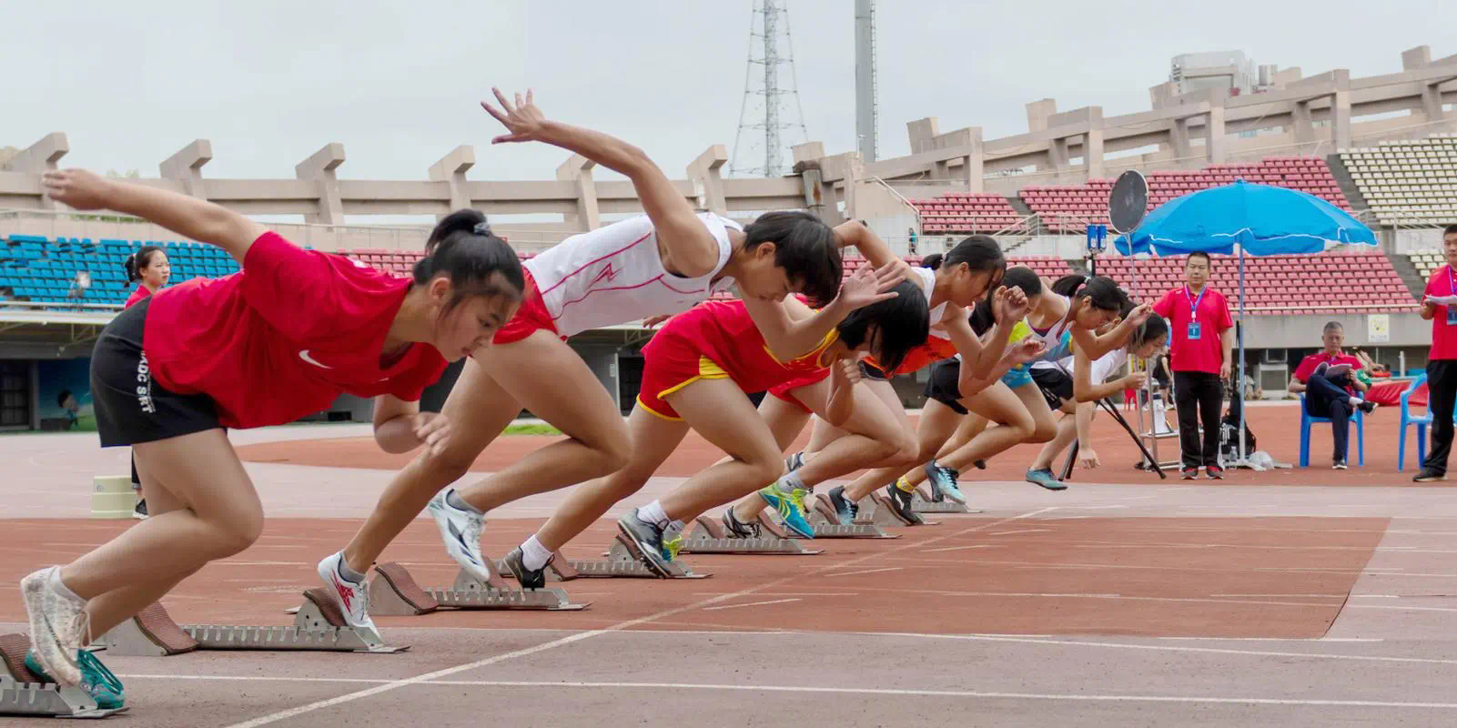 网球拍进阶参数怎么选的